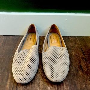 ME TOO BECKER FLATS (women’s 7.5)